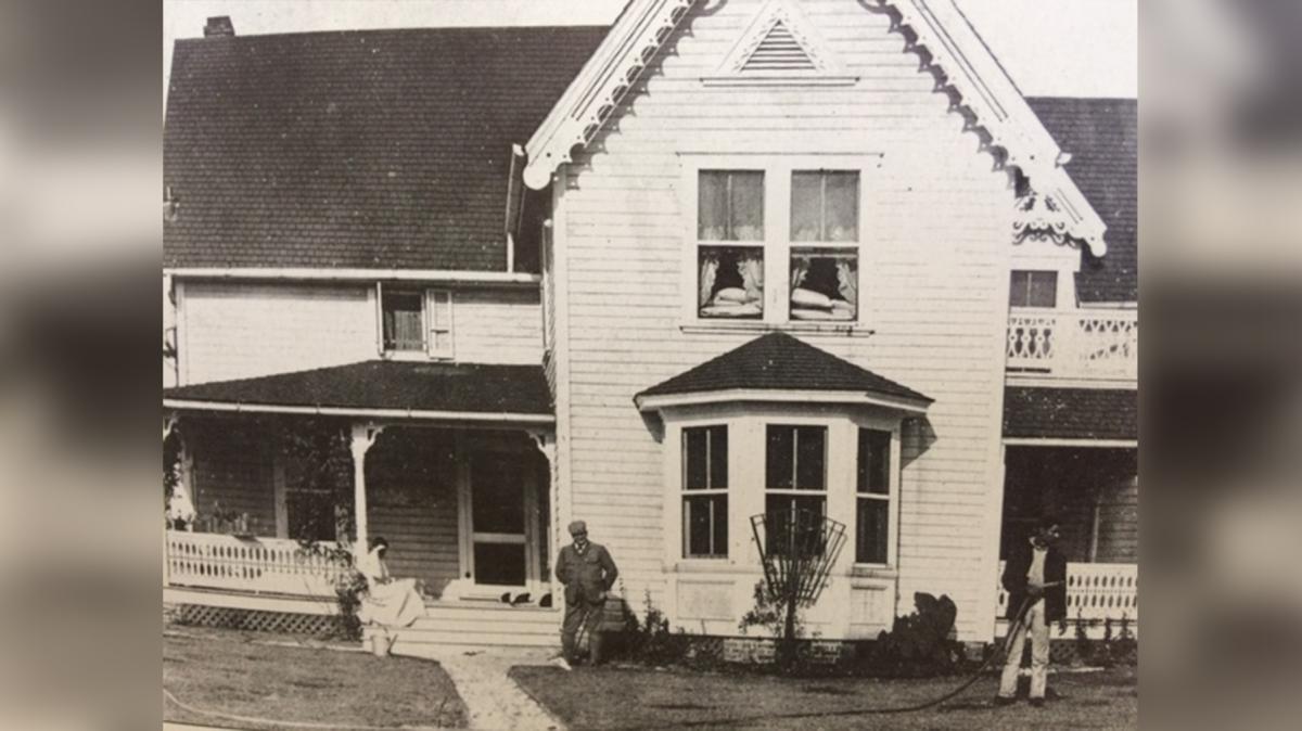 Leonard Reid and Sarsota’s first mayor, John Hamilton Gillespie [Photo: NewtownAlive.org]