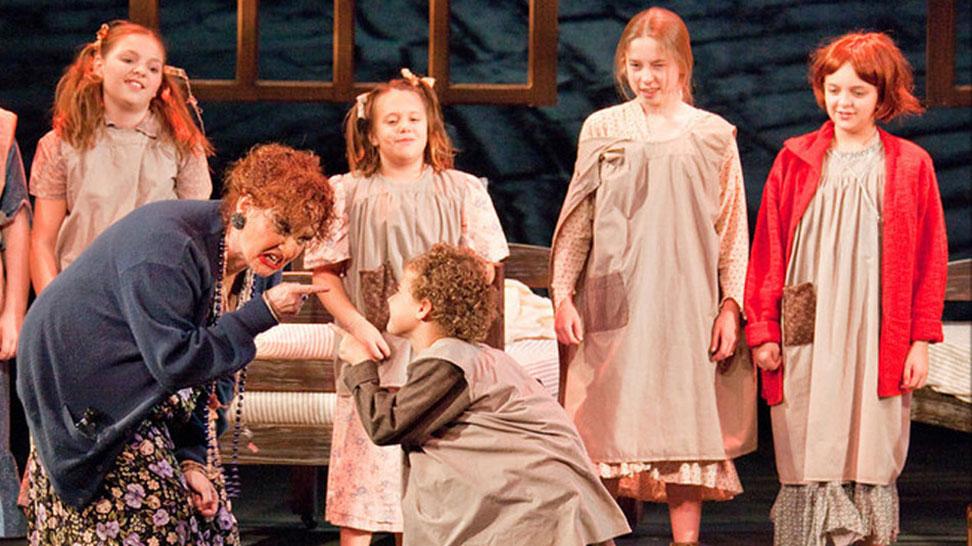Players Theatre - Annie