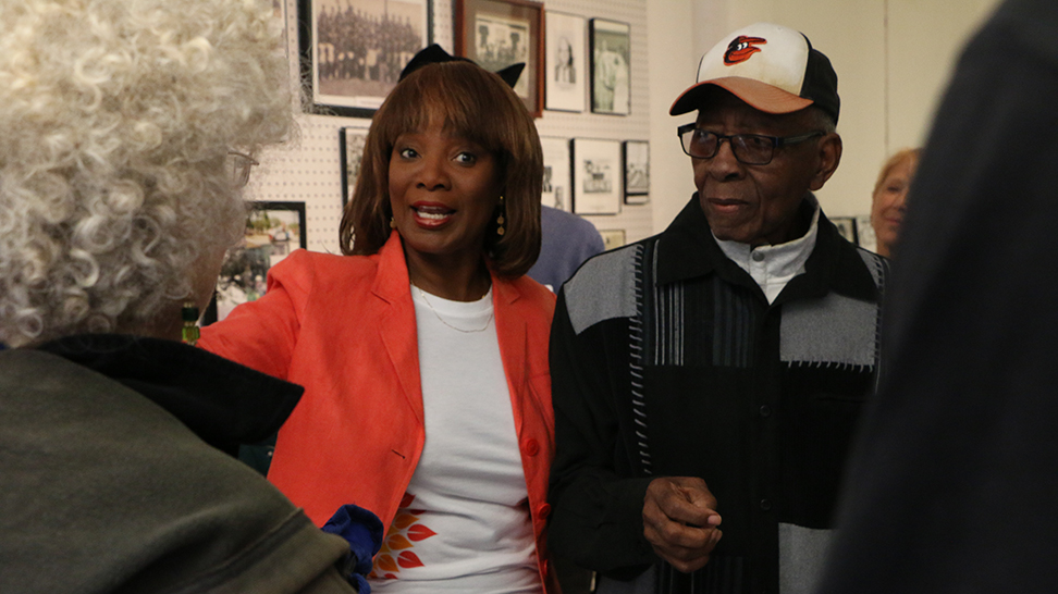 
Vickie Oldham and Wade Harvin lead a Newtown Alive tour group into Jetson’s Gallery (Photo: Visit Sarasota County)
