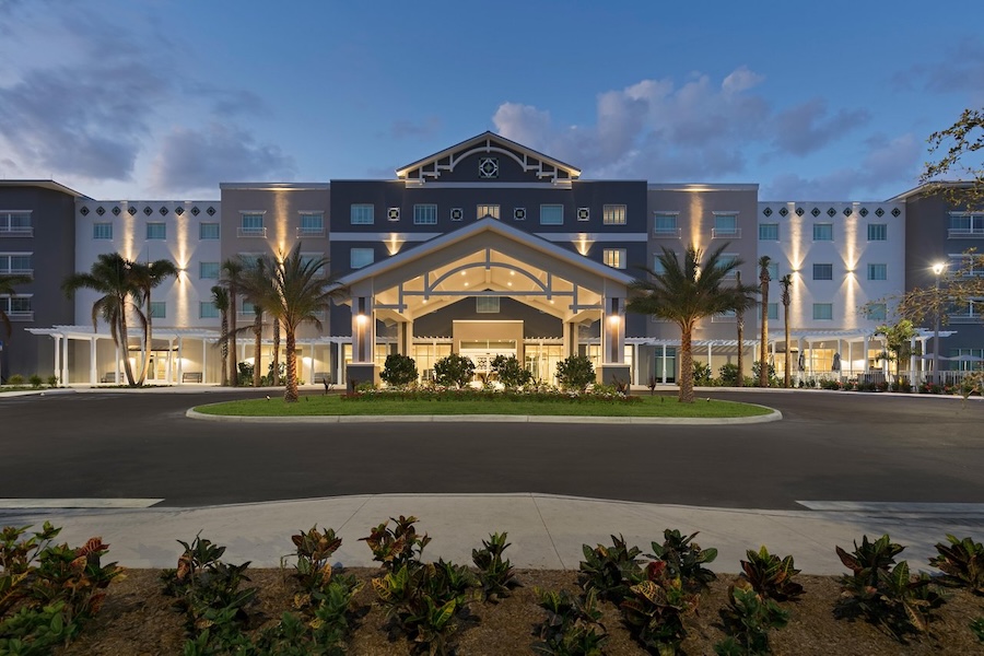 entrance of the carlisle inn in sarasota florida