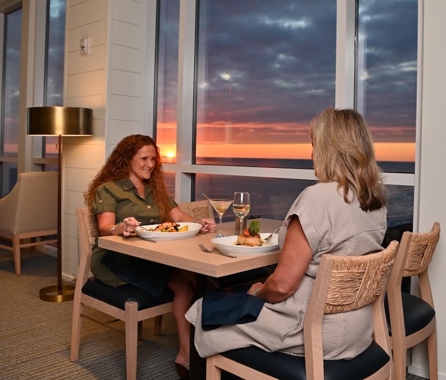 women dining at drift kitchen on lido ket