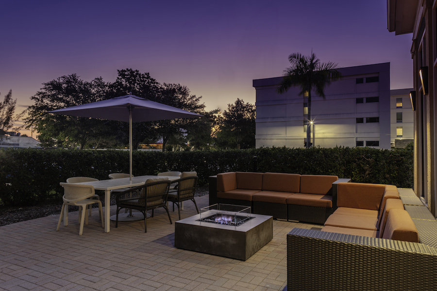 hilton srq airport