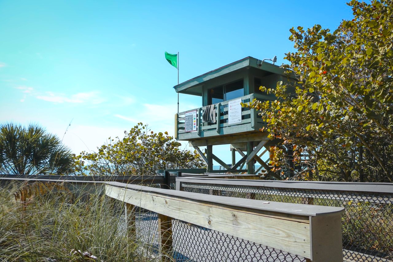 manasota key beach lifeguard tand