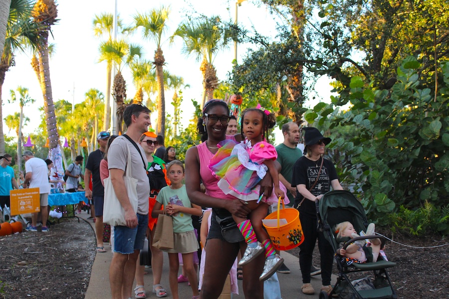 mom and daughter at boo at the bay festival
