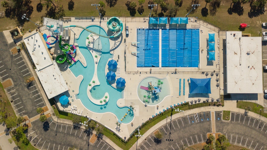 families enjoying the pools at north port aquatic center