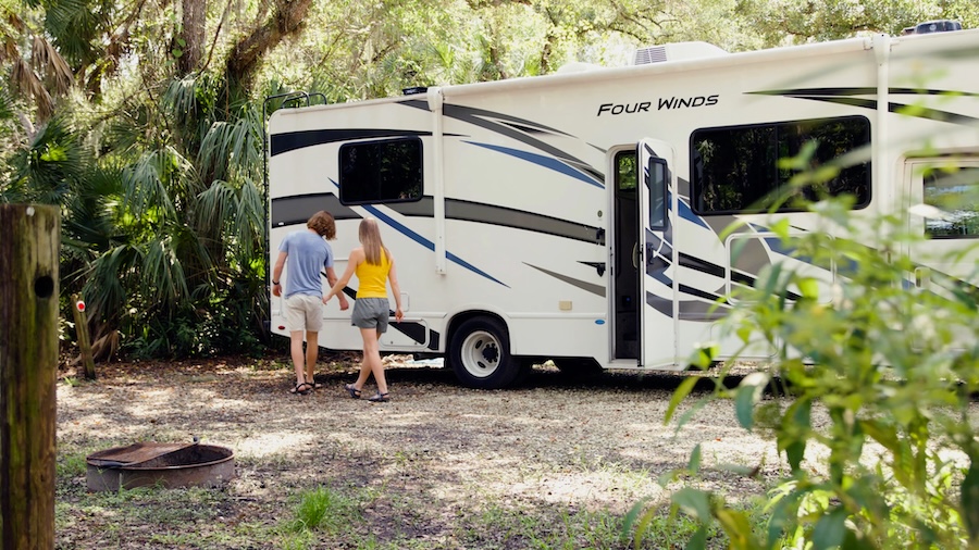 couple renting rv to glamp in sarasota