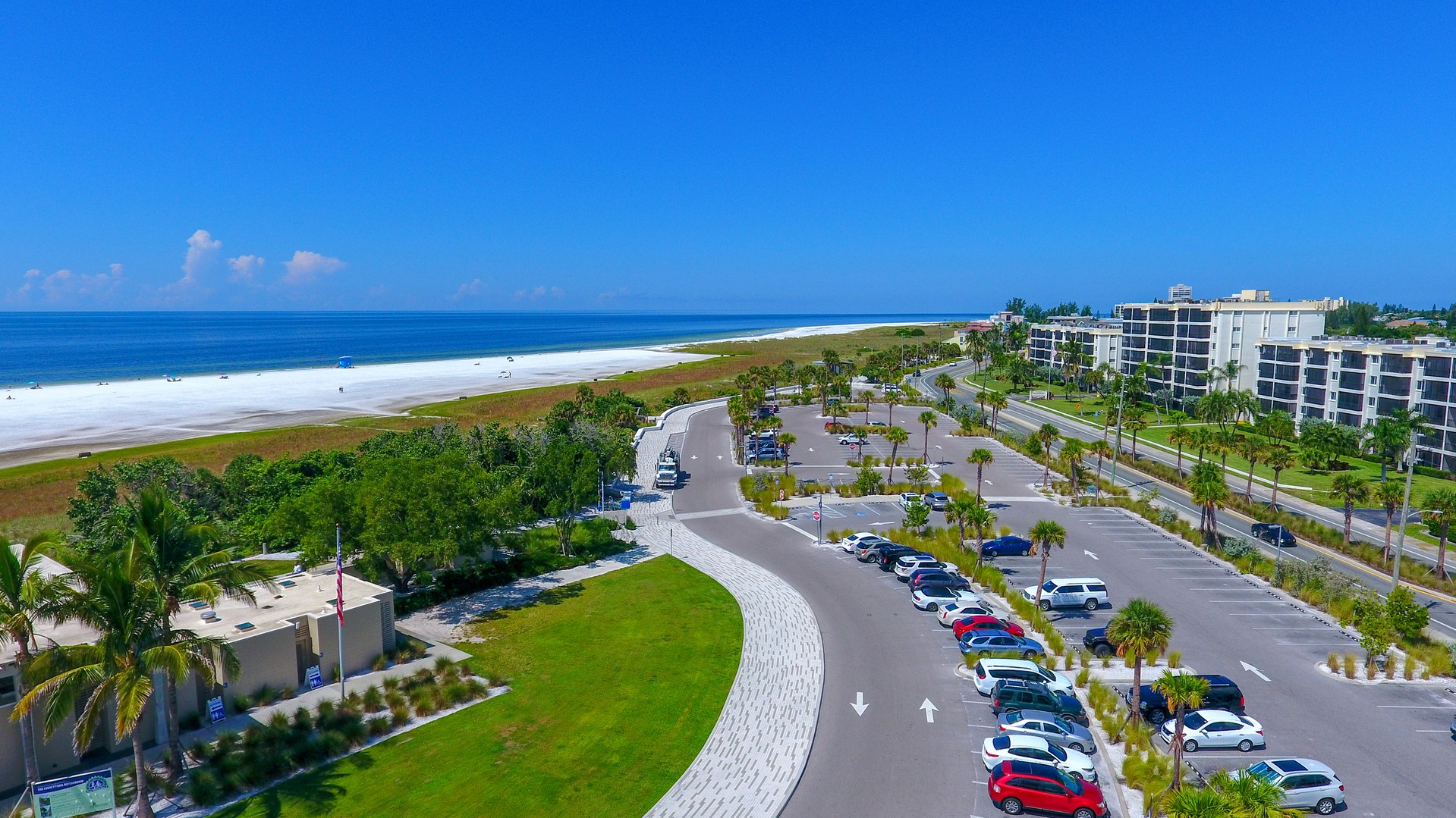 public parking for free at siesta key beaches