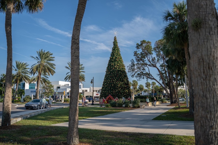 sr armands circle christmas tree