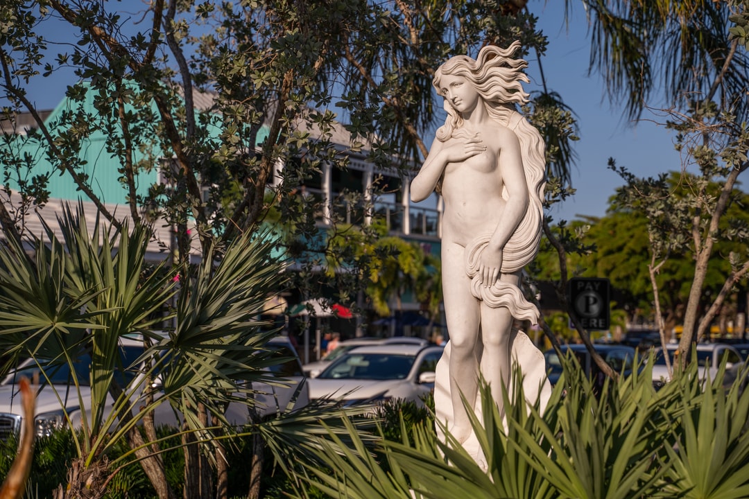 st armands circle statue
