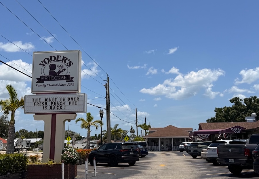 yoder's amish village sign and parking lot