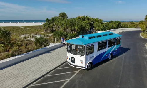 siesta key trolley at the entrance of siesta beach