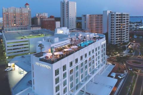 Art Ovation Hotel, Perspective Rooftop Bar