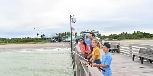 family fishing at venice pier