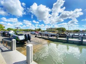 Centennial Park - Three double-lane boat ramps, picnic tables, leashed pets are allowed, perfect for canoe and kayak launching.