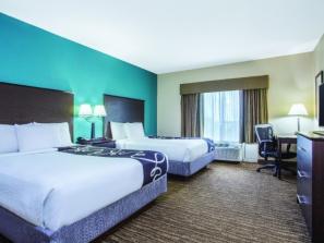 7639_720x480.jpg - 2 Queen Beds