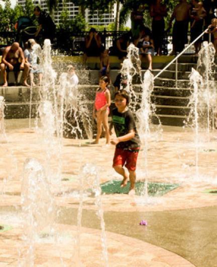 Bayfront Park - children playing in the splashing water. Photo credit: Ally Beames.