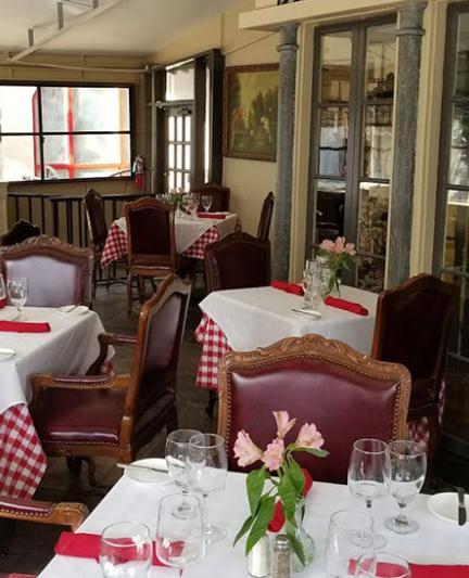 Tables and seating at Amore 