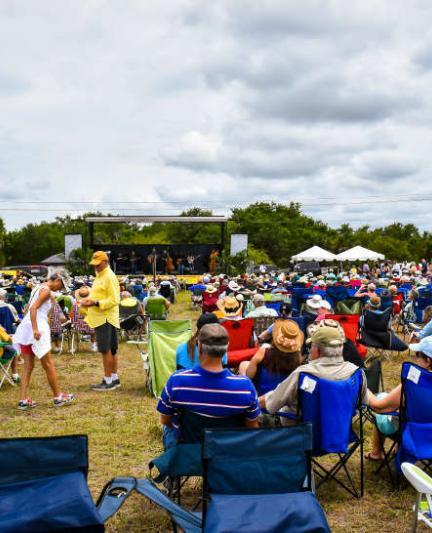 Hundreds gather to enjoy the all day bluegrass musical acts