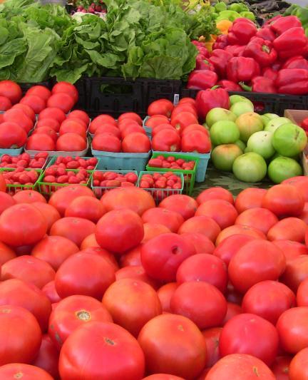 Tomatoes-FarmersMkt.JPG