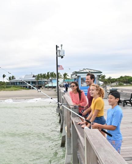family fishing at venice pier