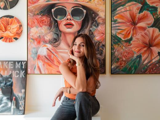 An image of Lipstick Lex in front of her artwork