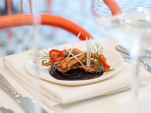 Image of a dinner place setting 