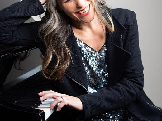 Pianist and vocalist Rebecca Richardson
