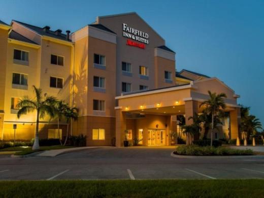 2893_719x480.jpg - Hotel Front Exterior Built 2010 Photo