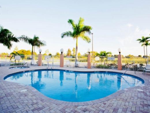 890_640x480.jpg - Heated Pool Photo 2