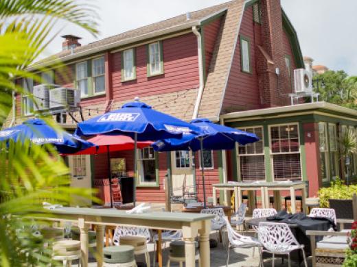 Restaurant - Outdoor courtyard Photo 7