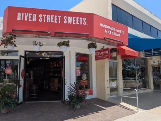River Street Sweets Outside Photo