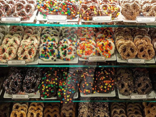 Handmade chocolate-dipped pretzels - Sweet, Salty & Crunchy Photo 8