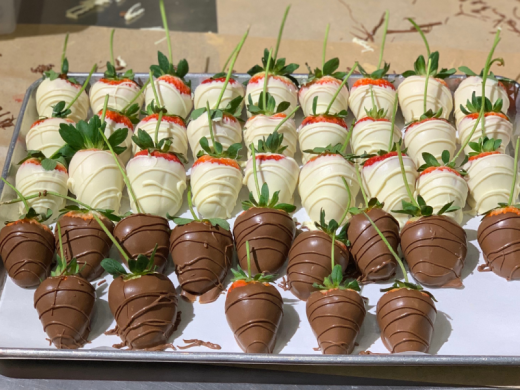 Chocolate Covered Strawberries - Freshly made chocolate dipped strawberries Photo 9