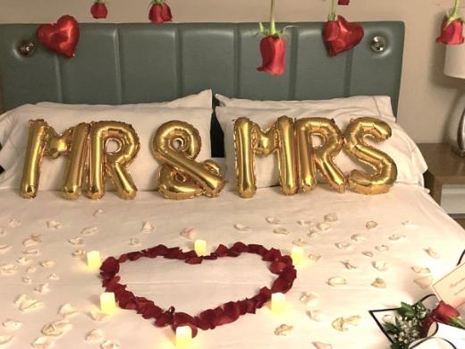 Custom Room Decor - Sun Served Bespoke Picnics serves Sarasota and surrounding areas with Luxury picnics, proposals, micro-weddings, anniversaries, room decor, flower boxes, custom gifts, breakfast... Photo 15