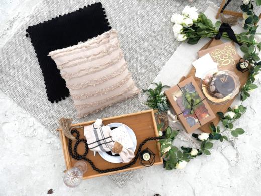 Anniversary Celebration - Sun Served Bespoke Picnics serves Sarasota and surrounding areas with Luxury picnics, proposals, micro-weddings, anniversaries, room decor, flower boxes, custom gifts, bre... Photo 16