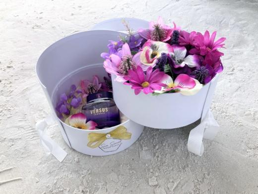 Double Decker Gift Box - This gift box presents a surprise to the recipient in double fold. Items can be displayed on the top and/or bottom tier. flowers, jewelry, perfume, tickets, chocolate, anyt... Photo 4