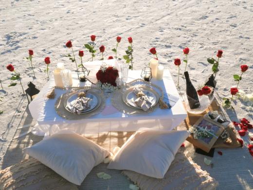 Romantic Picnic - Picnic to celebrate romantic occasions. Anniversary, Proposal, Birthday or other romantic gesture to your partner. Photo 10