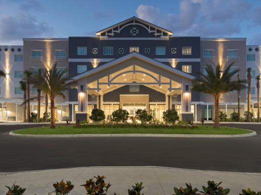 Carlisle Inn Sarasota - Experience our highly rated hotel located in the heart of Sarasota's Amish community. Stay in peace and comfort, just minutes away from Sarasota's top-ranked beaches. Photo 5