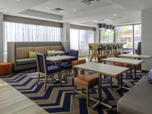 Hampton Inn Lobby Photo 4