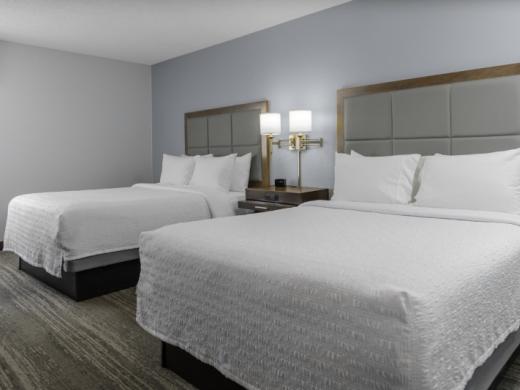 Room with 2 Queen Beds Photo 5