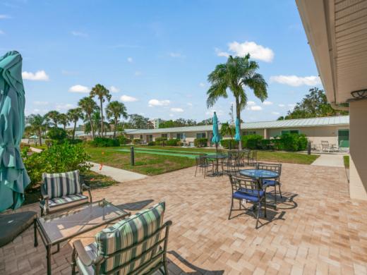 Jamaica Royale Courtyard Photo 5