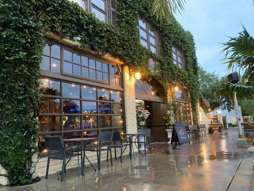 Rose & Ivy Outside Photo 4