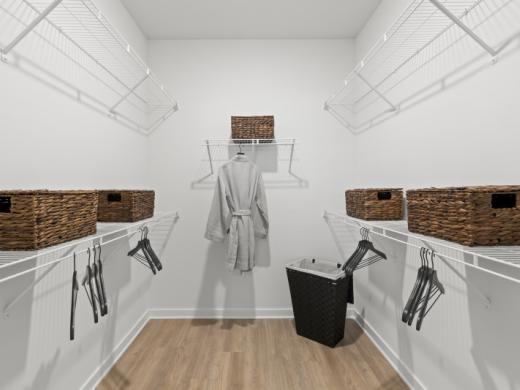 Marlowe Jacaranda Closet Photo 3