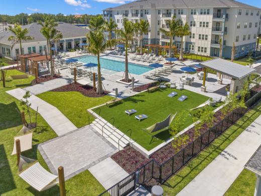 Marlowe Jacaranda Pool Photo 5