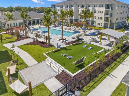 Marlowe Jacaranda Pool Photo 5