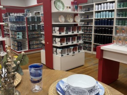 The Tervis Store Inside Aisle Photo 4