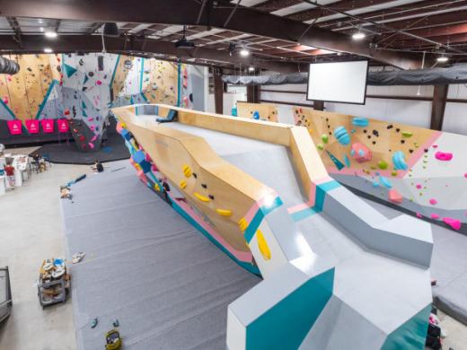 Second story view of the gym Photo 5