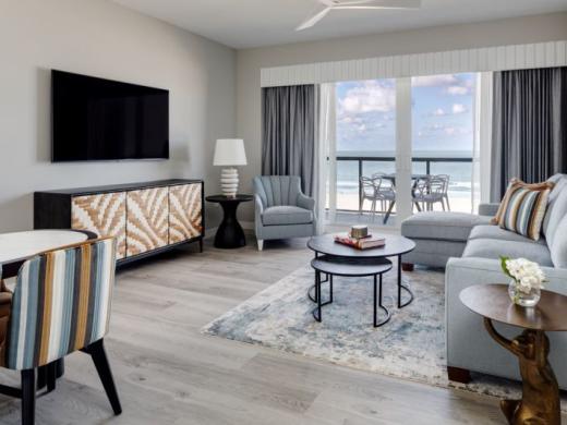 King Suite Living Room Photo 7