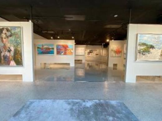 Boulevard Fine Art South Gallery Inside Photo 2