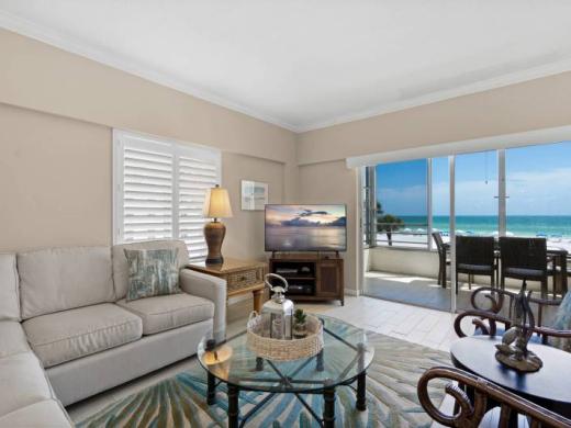Island House Beach Resort on Siesta Key - Private vacation rental condos and villas, beachfront on Siesta Key at Island House Beach Resort Photo 7